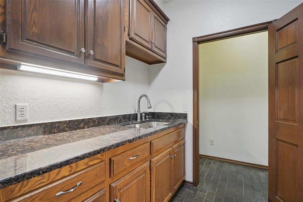 2108 Woodhill Road Property Photo 35