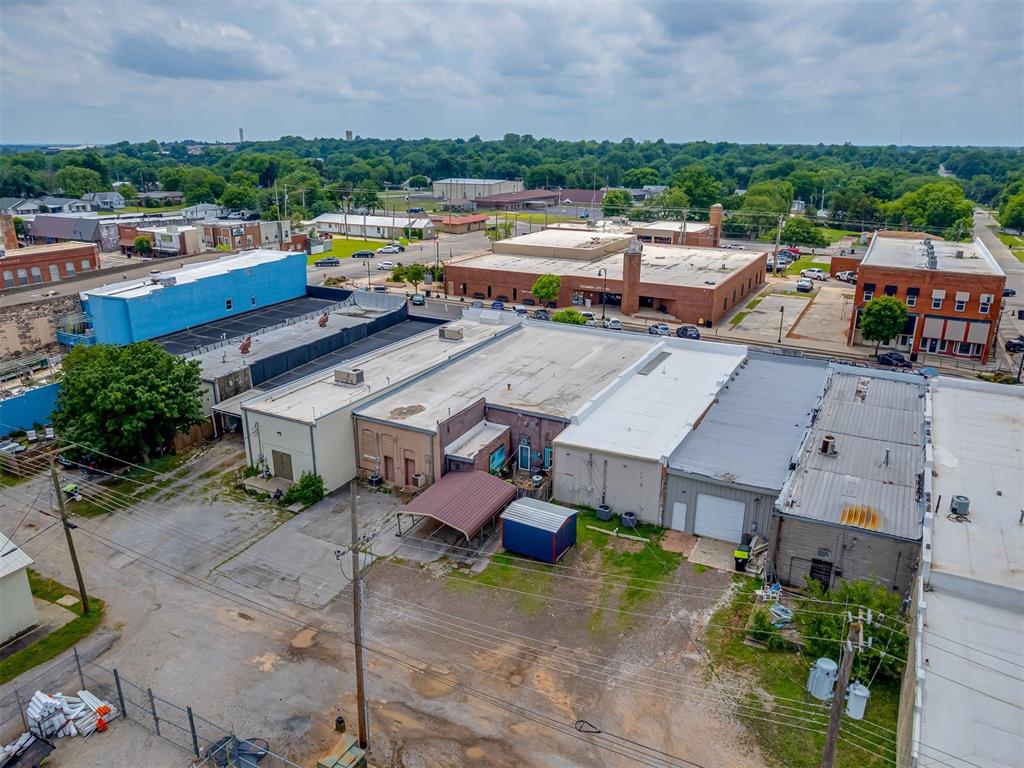 117 N Bdwy Property Photo 23