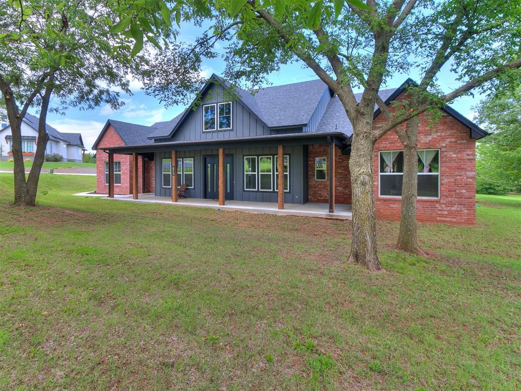 673 Barn Circle Property Photo 2
