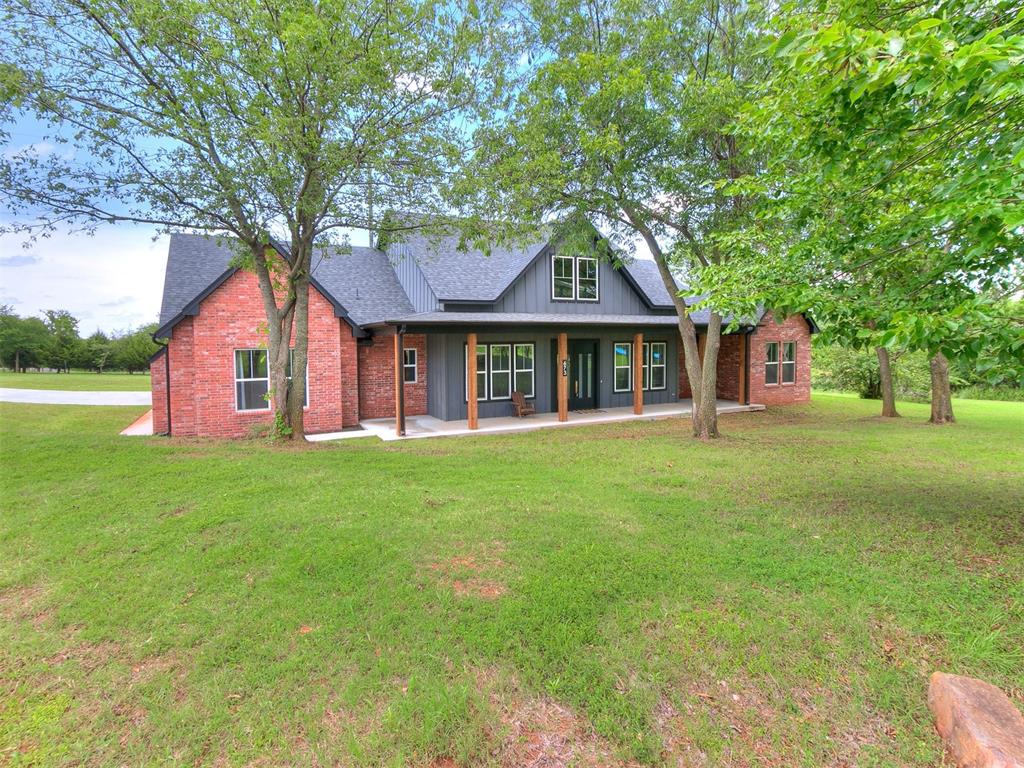673 Barn Circle Property Photo 4