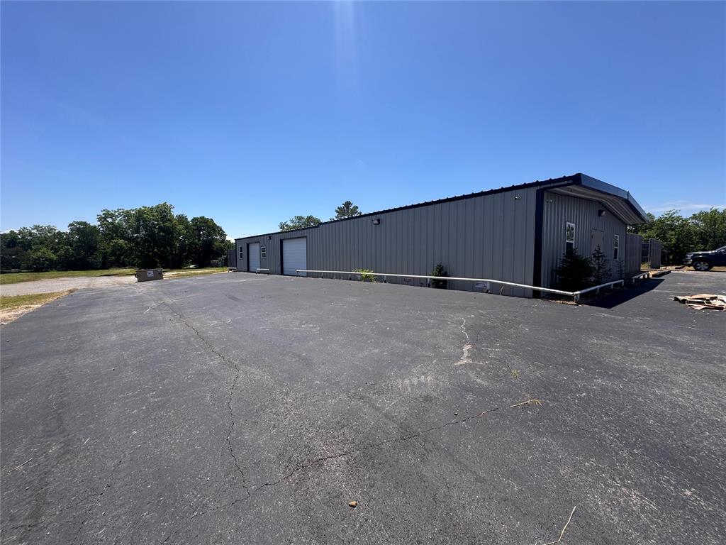 911 W Broadway Avenue Property Photo 4
