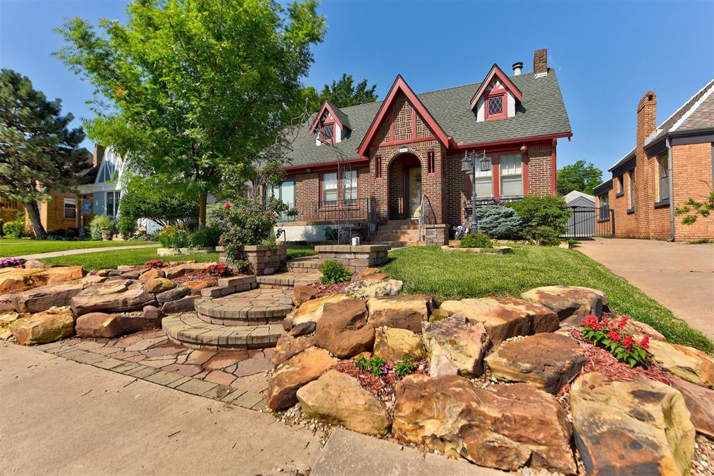 2113 N Gatewood Avenue Property Photo 1