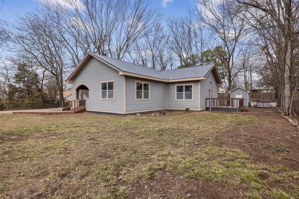 305 E Laurel Street