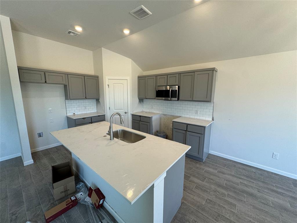 20653 Brush Creek Boulevard Property Photo 4