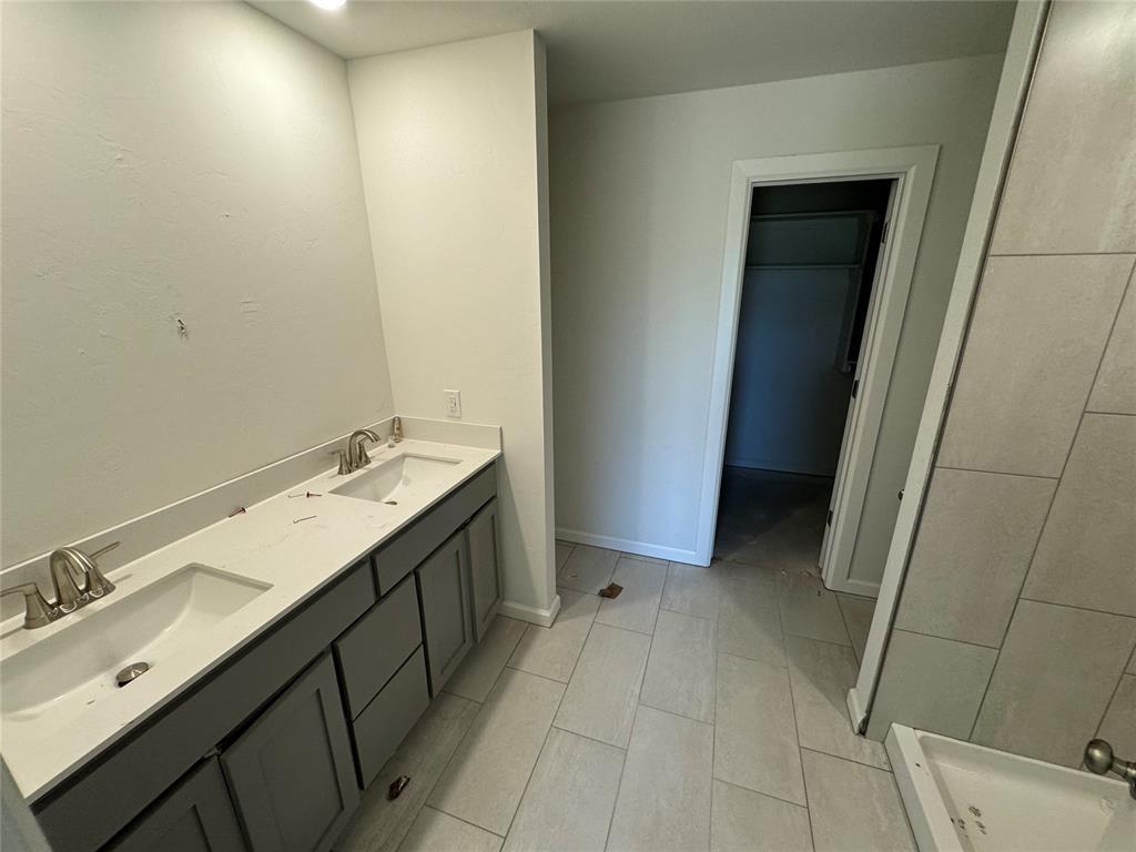 20653 Brush Creek Boulevard Property Photo 5