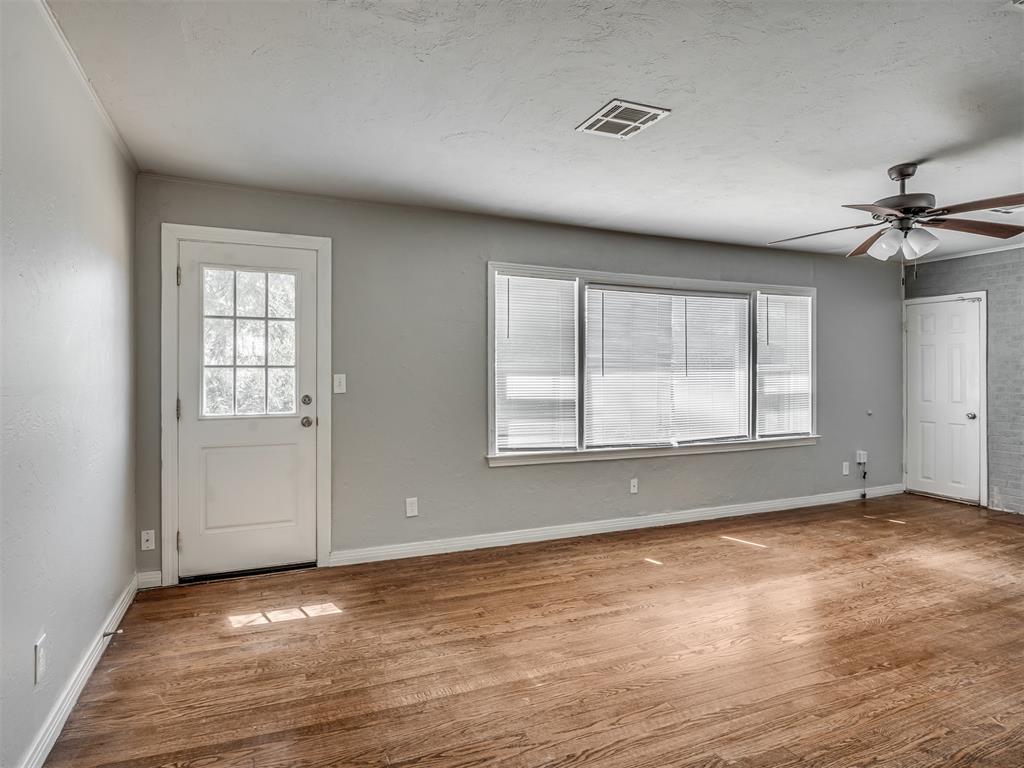 1414 Oxford Way Property Photo 8