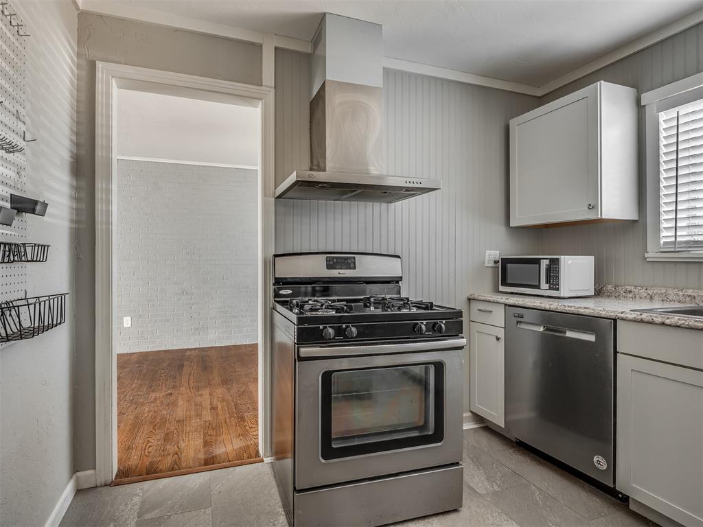 1414 Oxford Way Property Photo 18