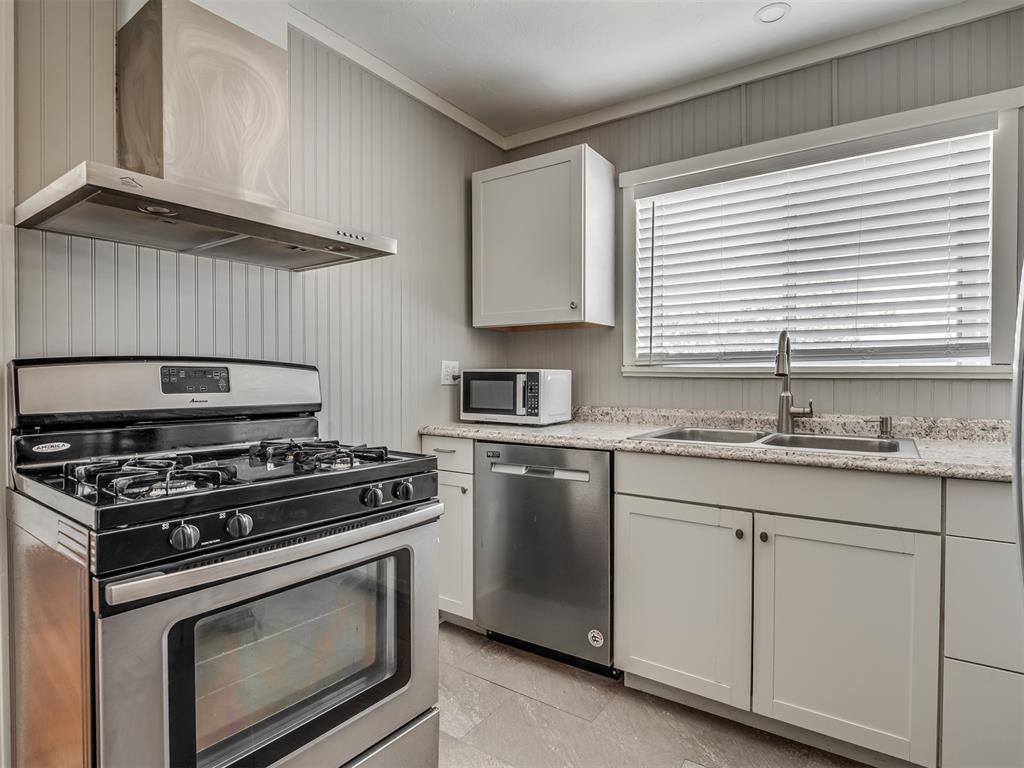 1414 Oxford Way Property Photo 19