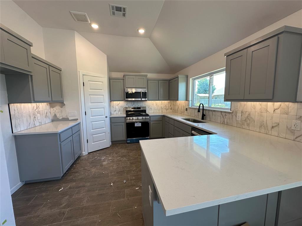 8608 Nw 75th Street Property Photo 3
