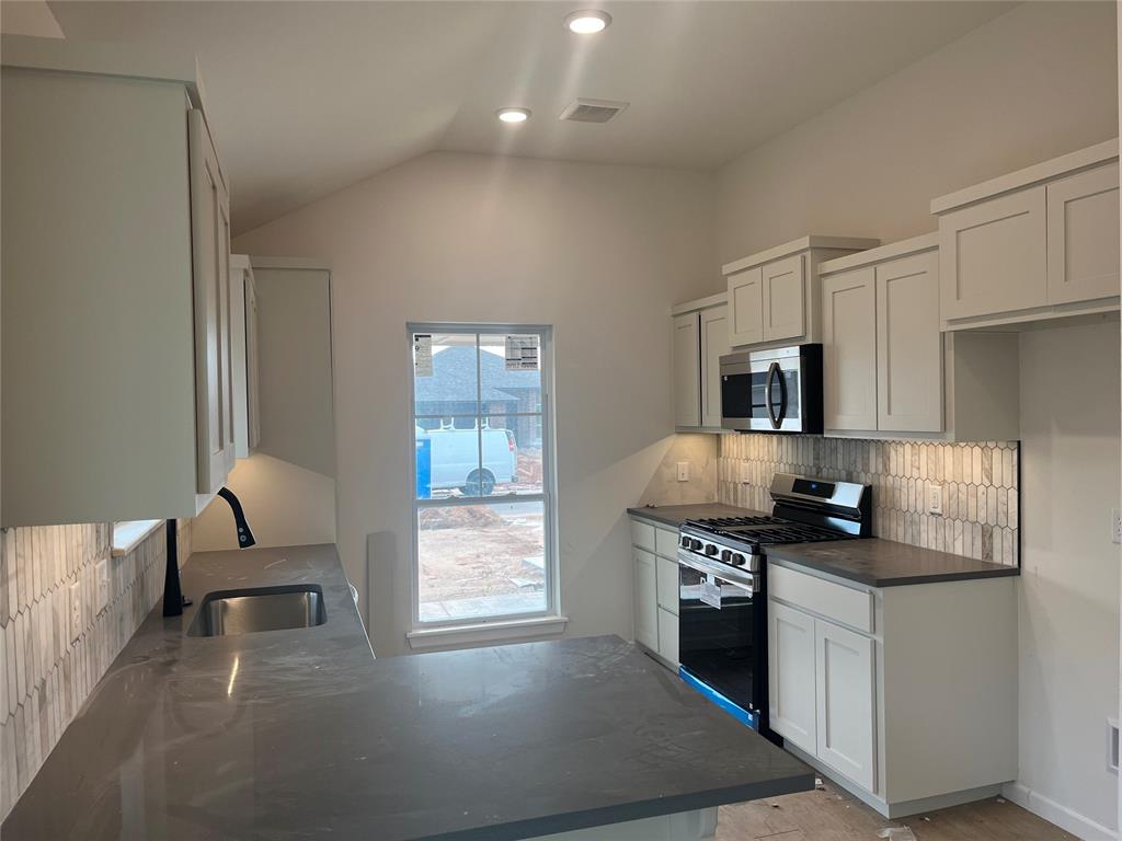 18208 Austin Court Property Photo 3