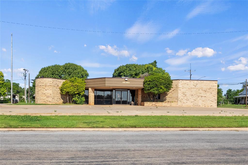 400 S Main Avenue Property Photo