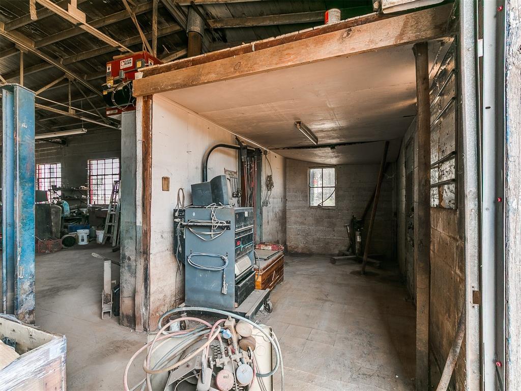 613 W Broadway Avenue Property Photo 3