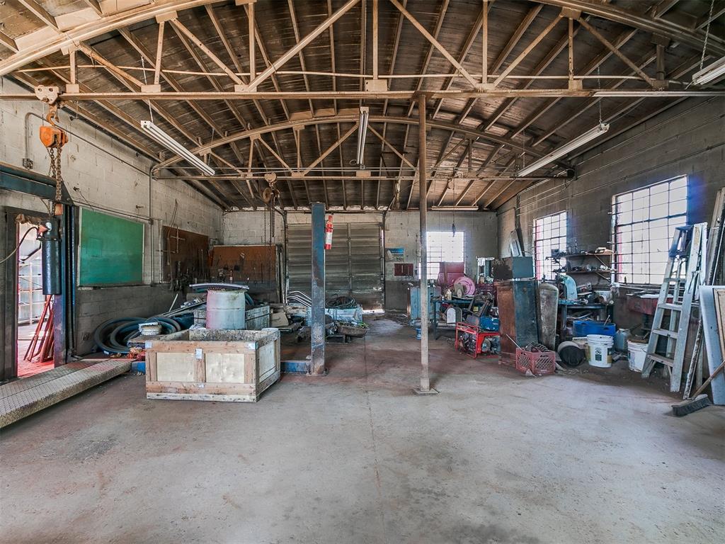 613 W Broadway Avenue Property Photo 4