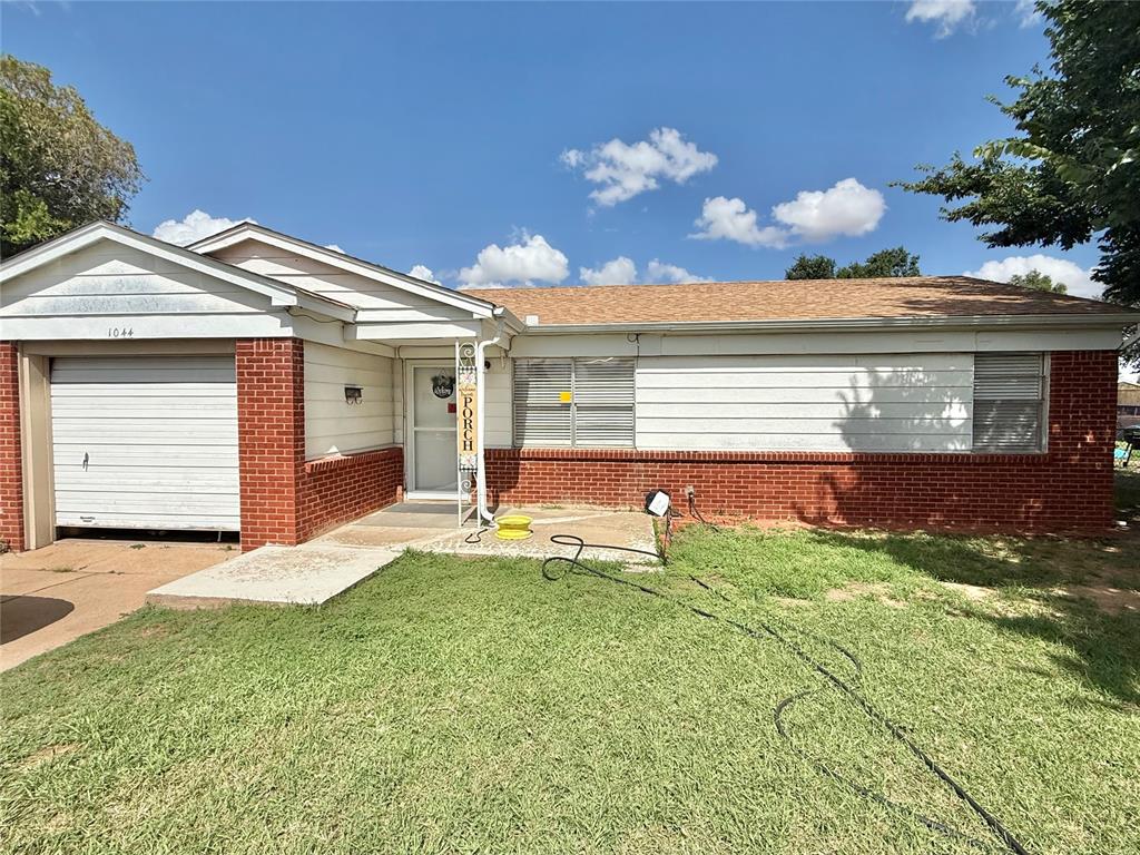 1044 Box Street Property Photo 1