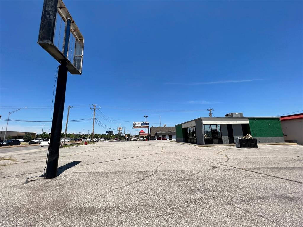 4000 N May Avenue Property Photo