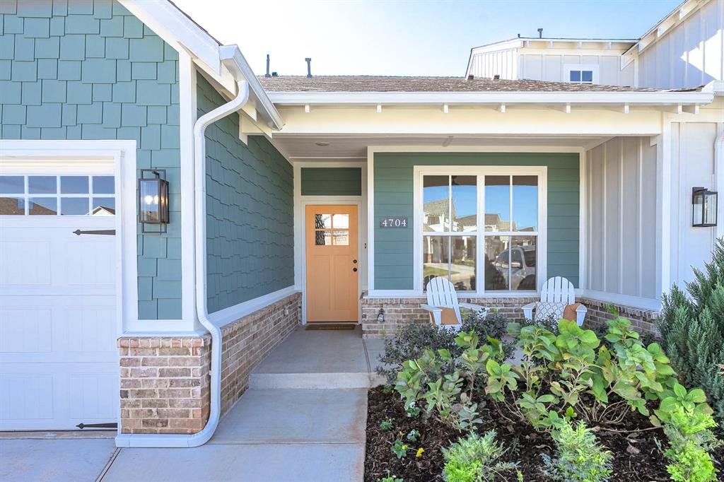 4704 Half Moon Way Property Photo 2