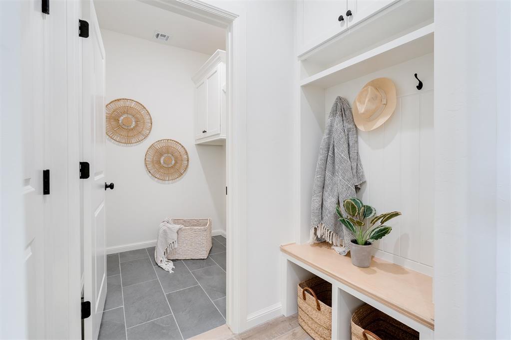 4704 Half Moon Way Property Photo 4