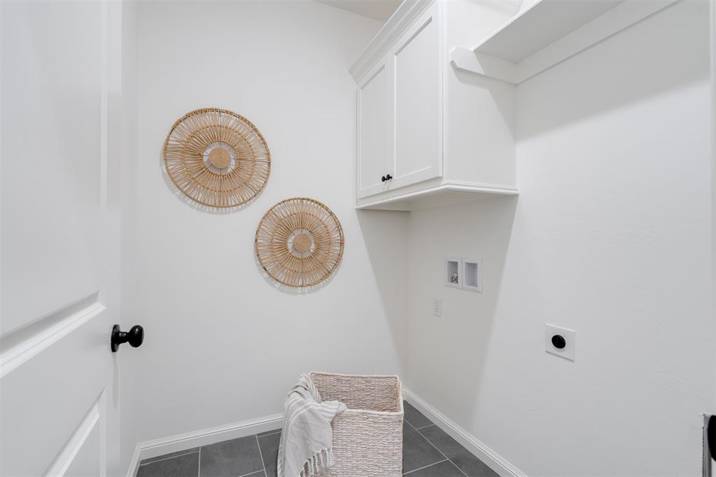 4704 Half Moon Way Property Photo 5