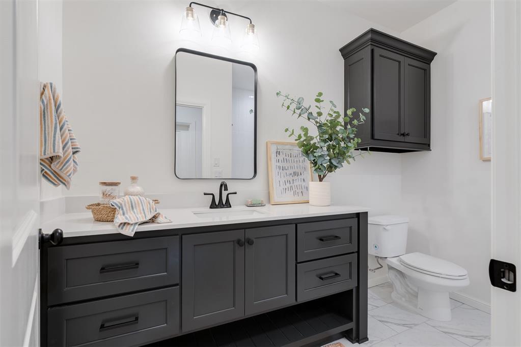 4704 Half Moon Way Property Photo 7