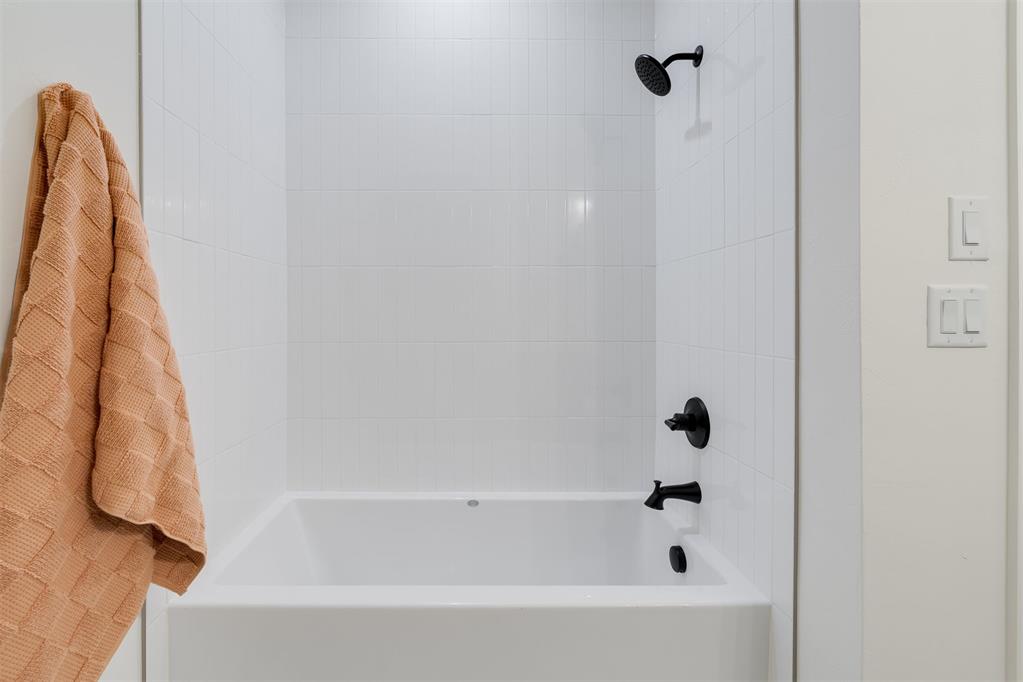 4704 Half Moon Way Property Photo 8