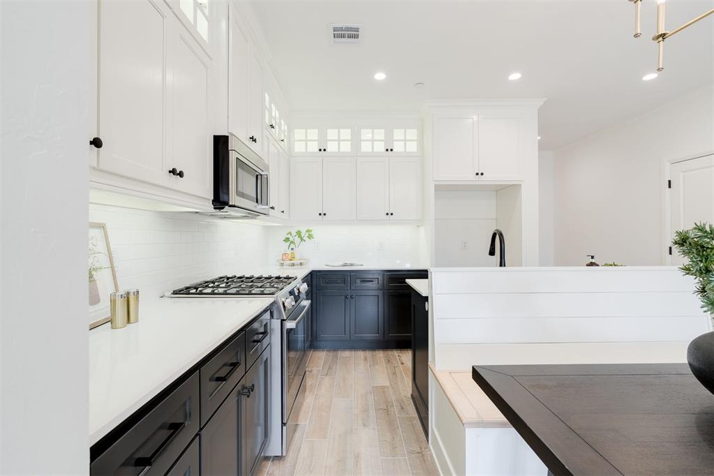 4704 Half Moon Way Property Photo 10