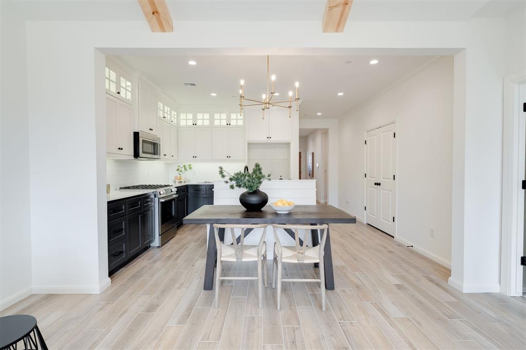 4704 Half Moon Way Property Photo 11