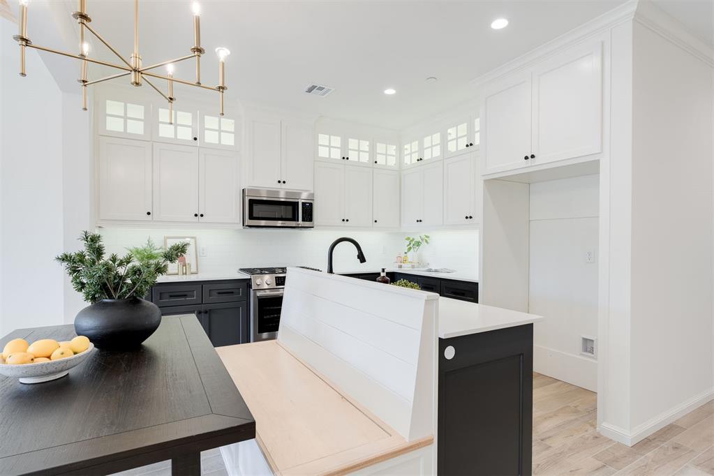 4704 Half Moon Way Property Photo 13