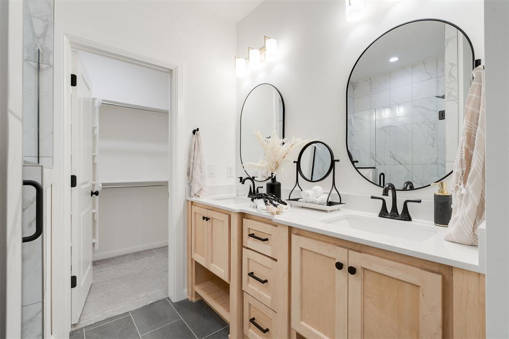 4704 Half Moon Way Property Photo 16