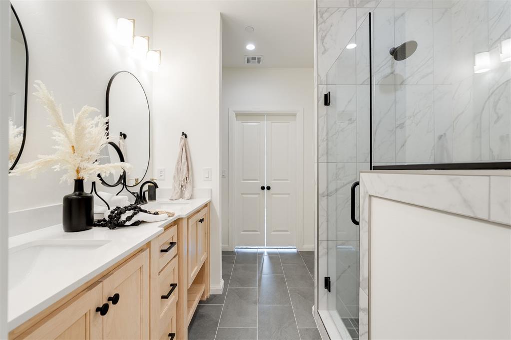 4704 Half Moon Way Property Photo 18