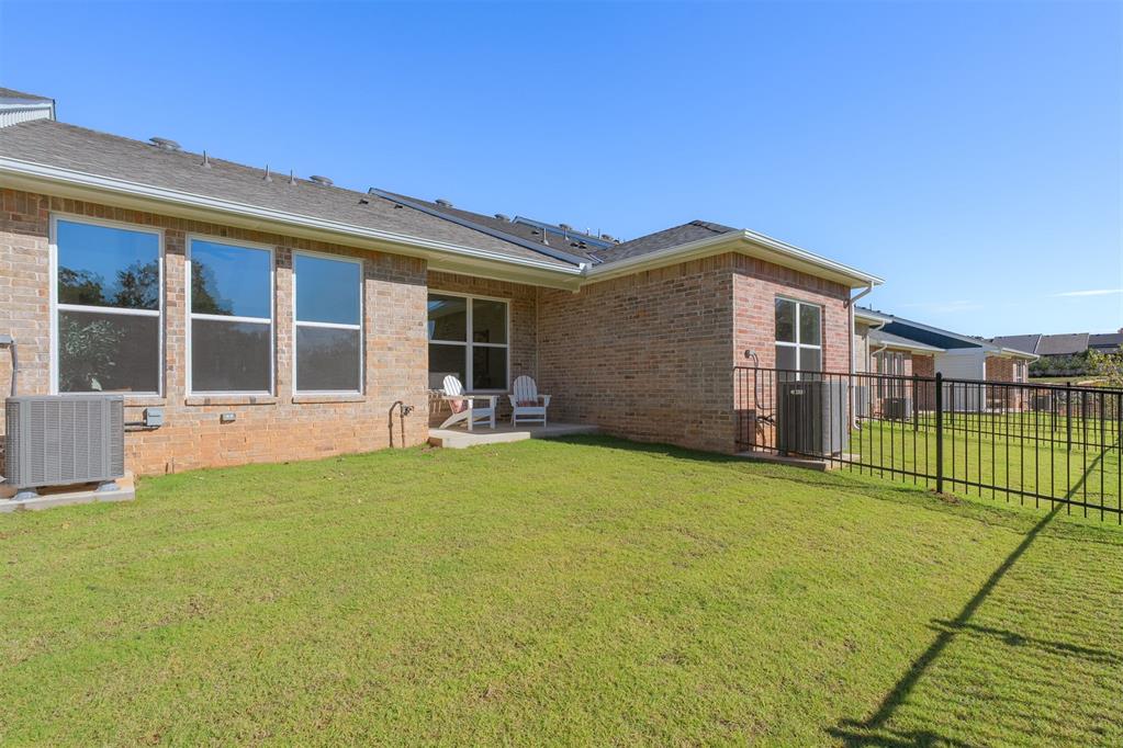 4704 Half Moon Way Property Photo 24