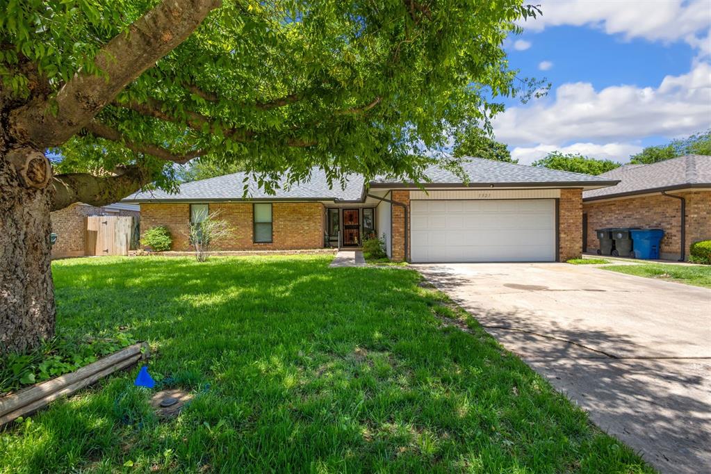 1321 Alviola Avenue Property Photo 1