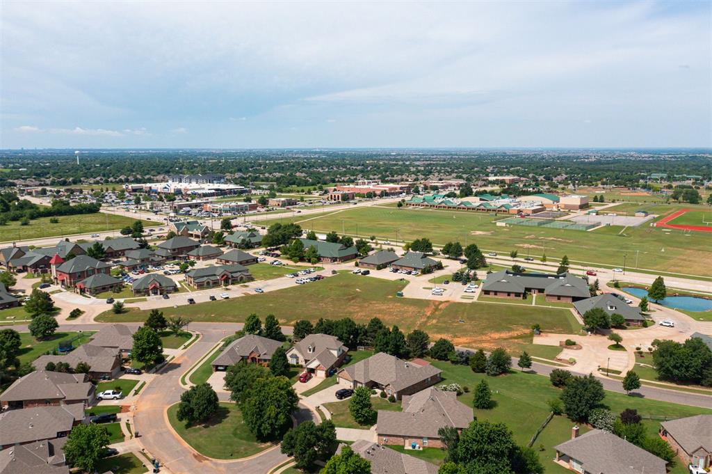 2868 N Kelly Avenue Property Photo 4