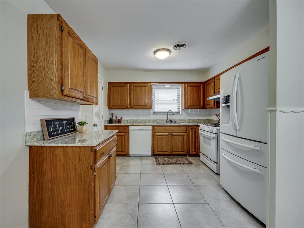 5936 N Ione Drive Property Photo 11