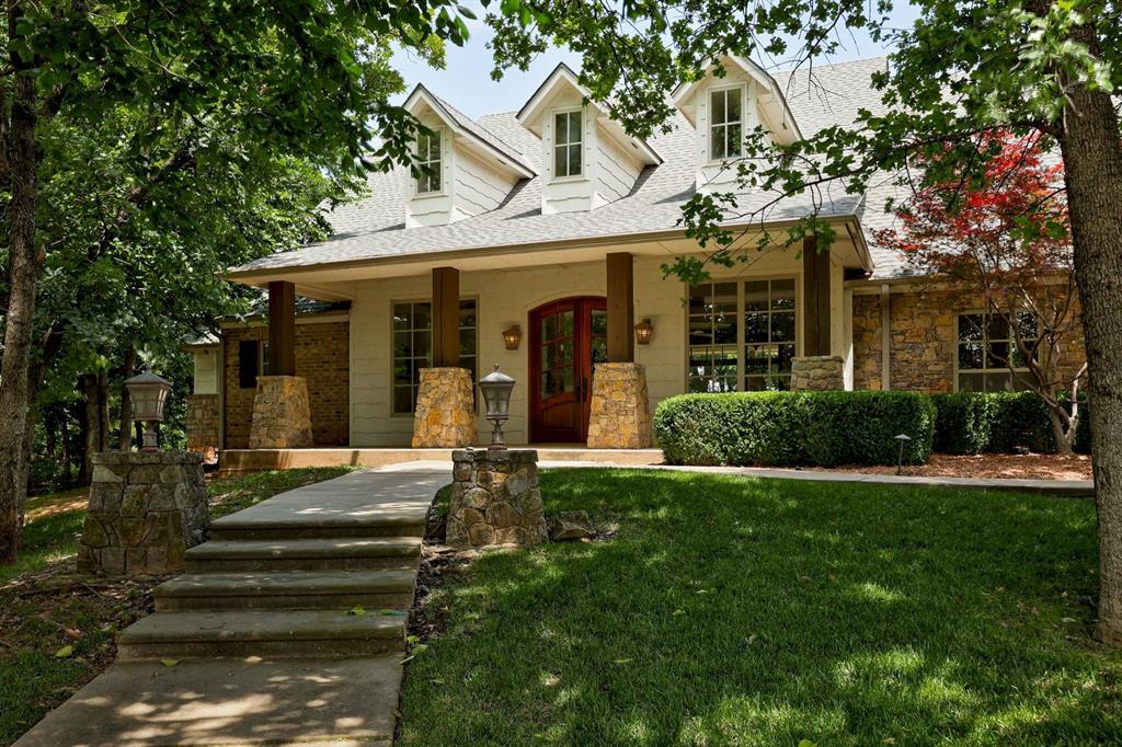 2300 Crestwood Drive Property Photo 1