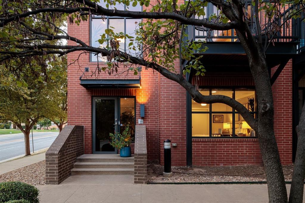 223 Ne 4th Street Property Photo 3