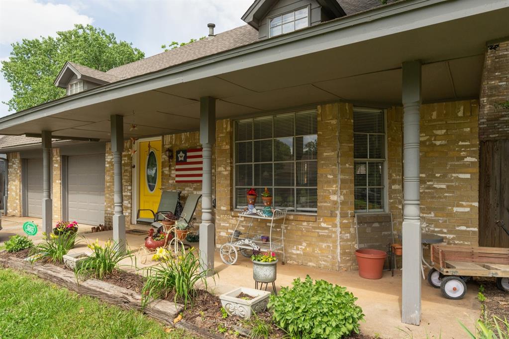 1515 Oakhurst Avenue Property Photo 1
