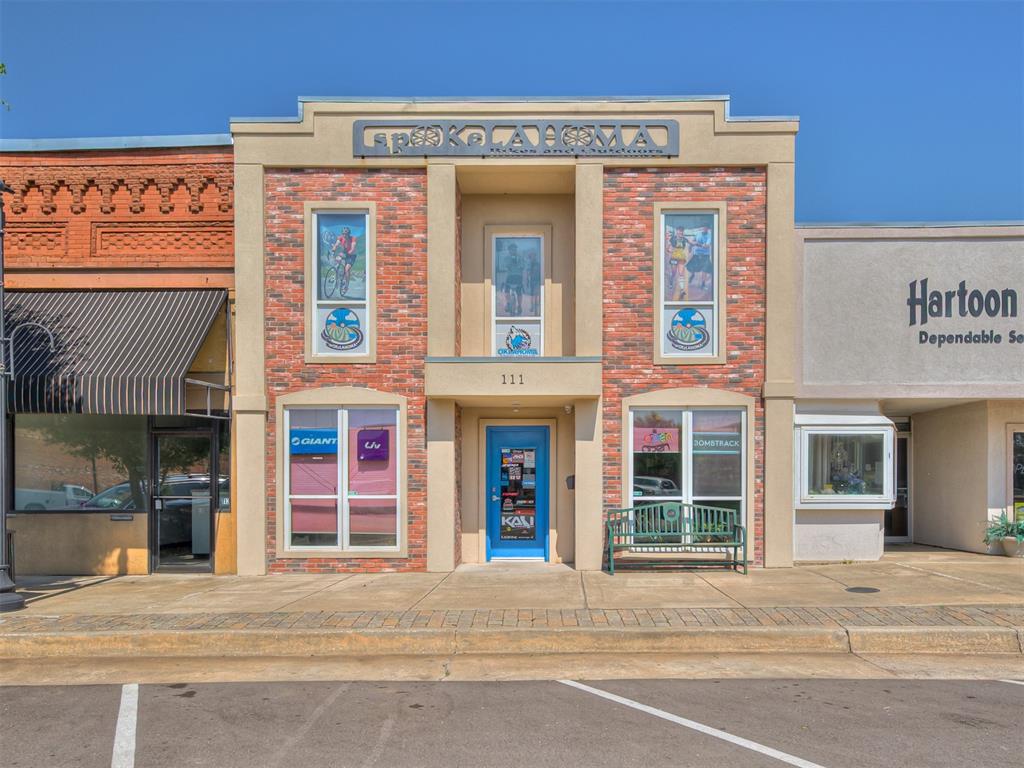111 N Broadway Street Property Photo