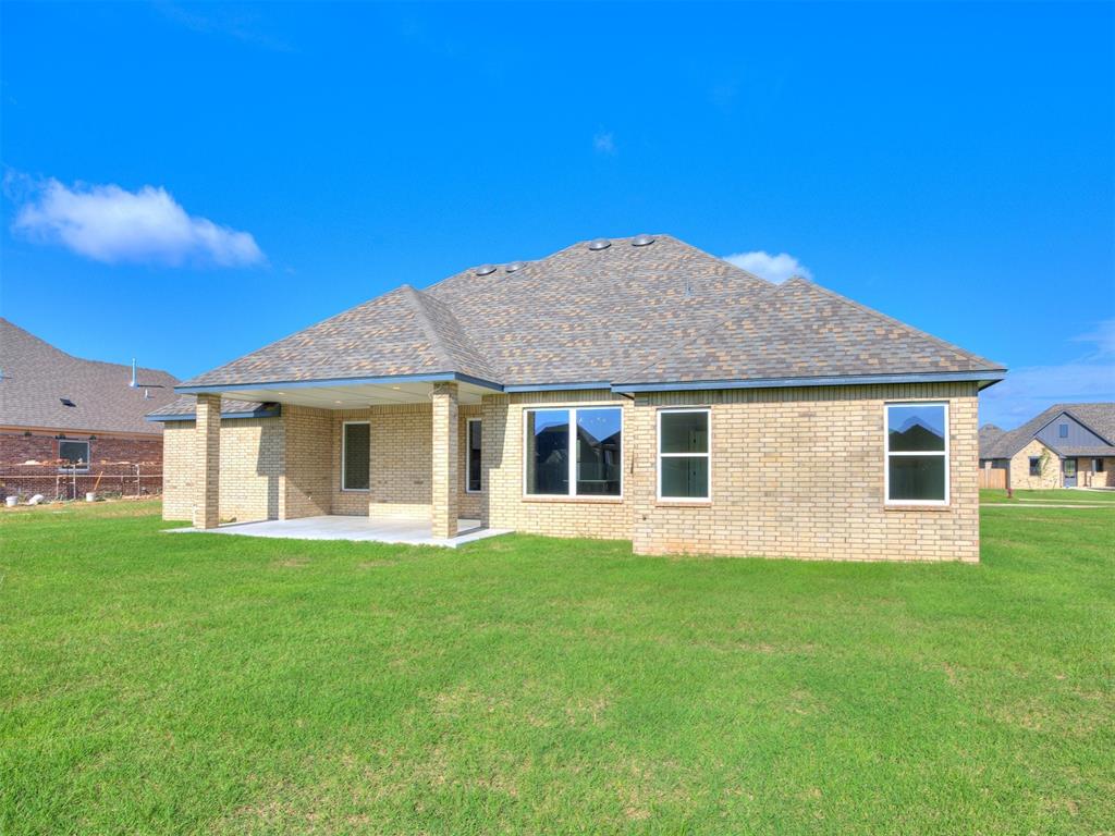 1136 Jozie Way Property Photo 5