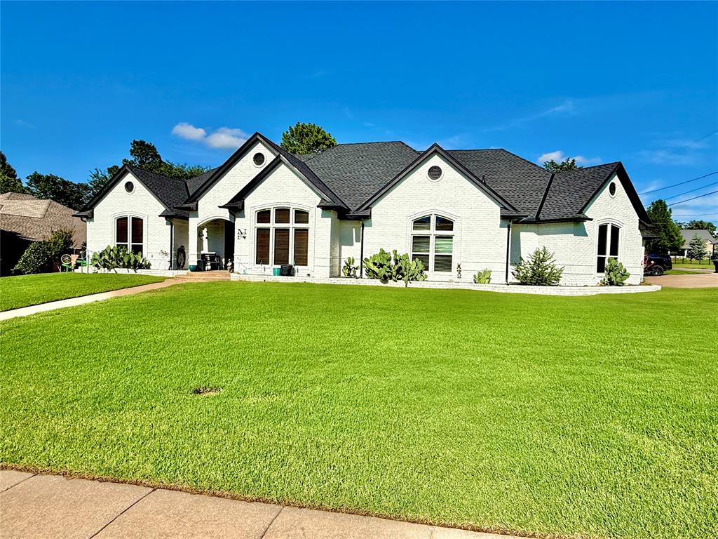1118 Fernwood Drive