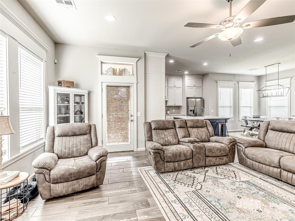 11104 Fairways Avenue Property Photo 8