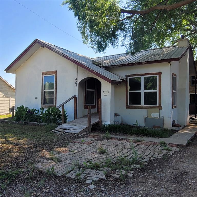 608 7th Street Property Photo 1
