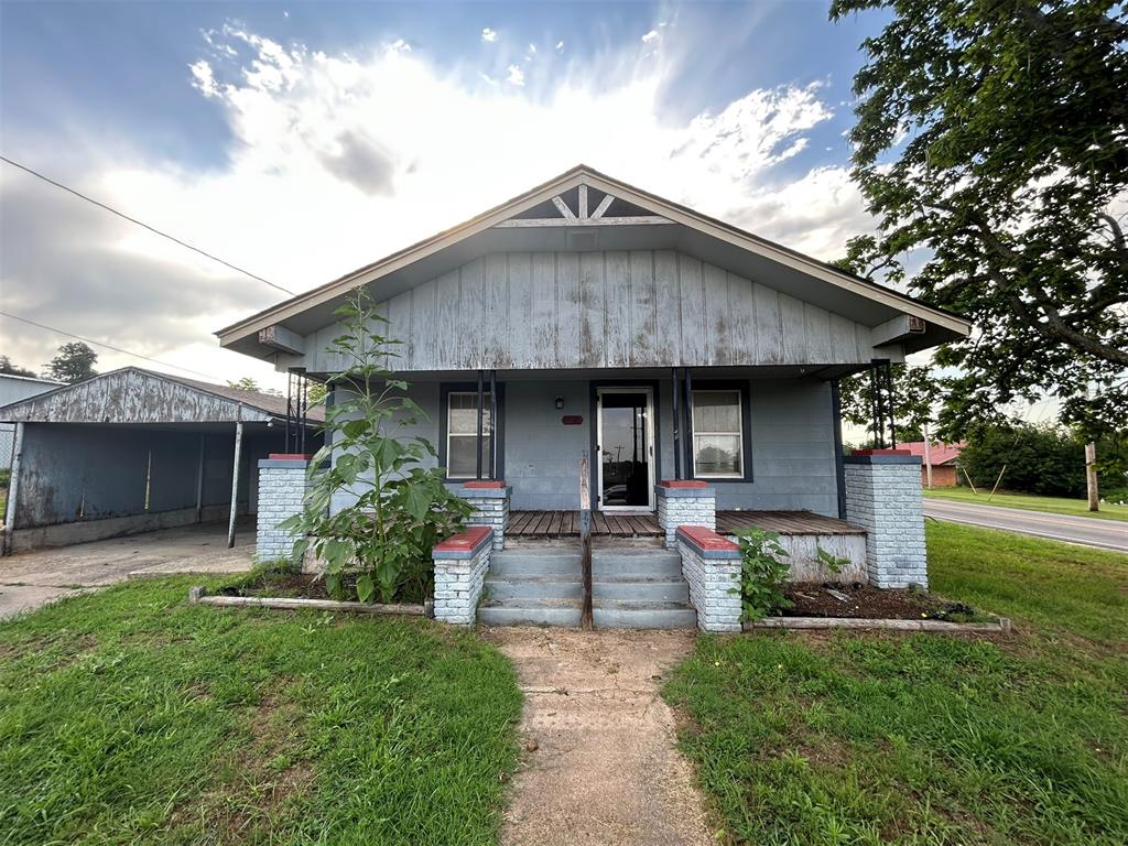 102 Ne Avenue Property Photo 1