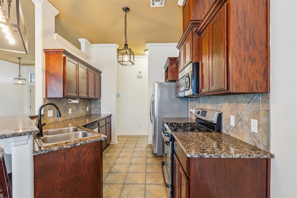 619 Sw 28th Street Property Photo 8