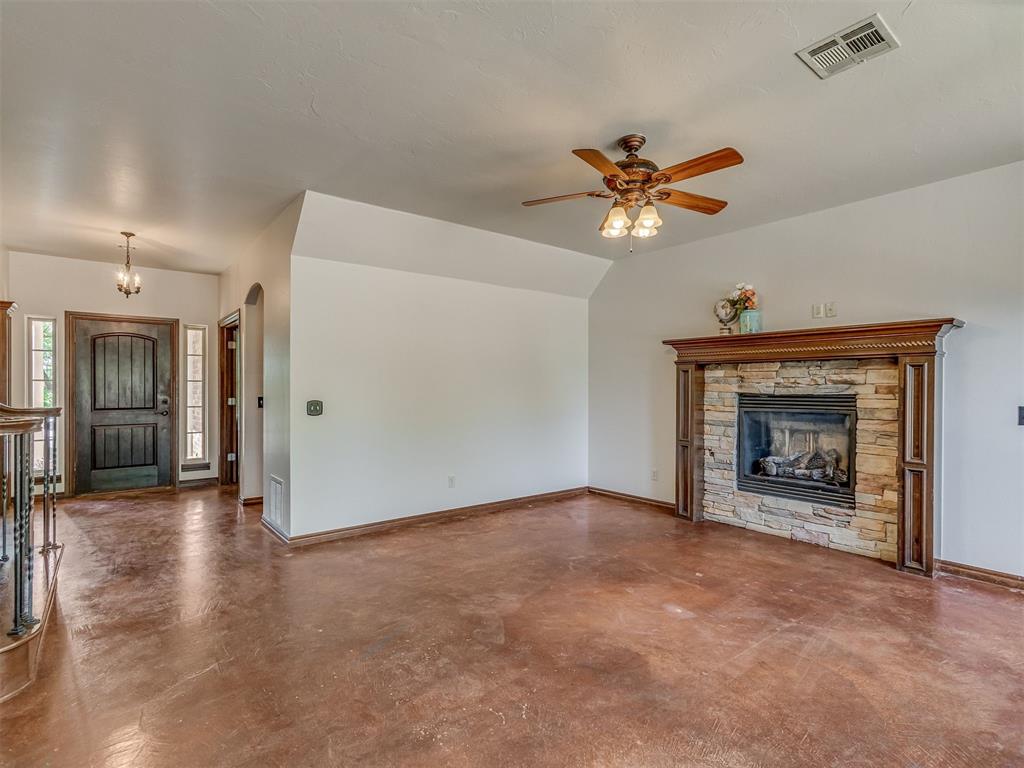 13353 Oak Hill Drive Property Photo 9