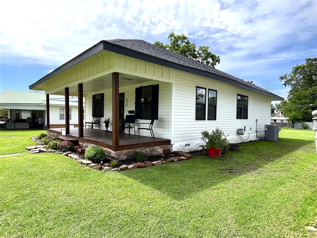 213 W 5th Street Property Photo