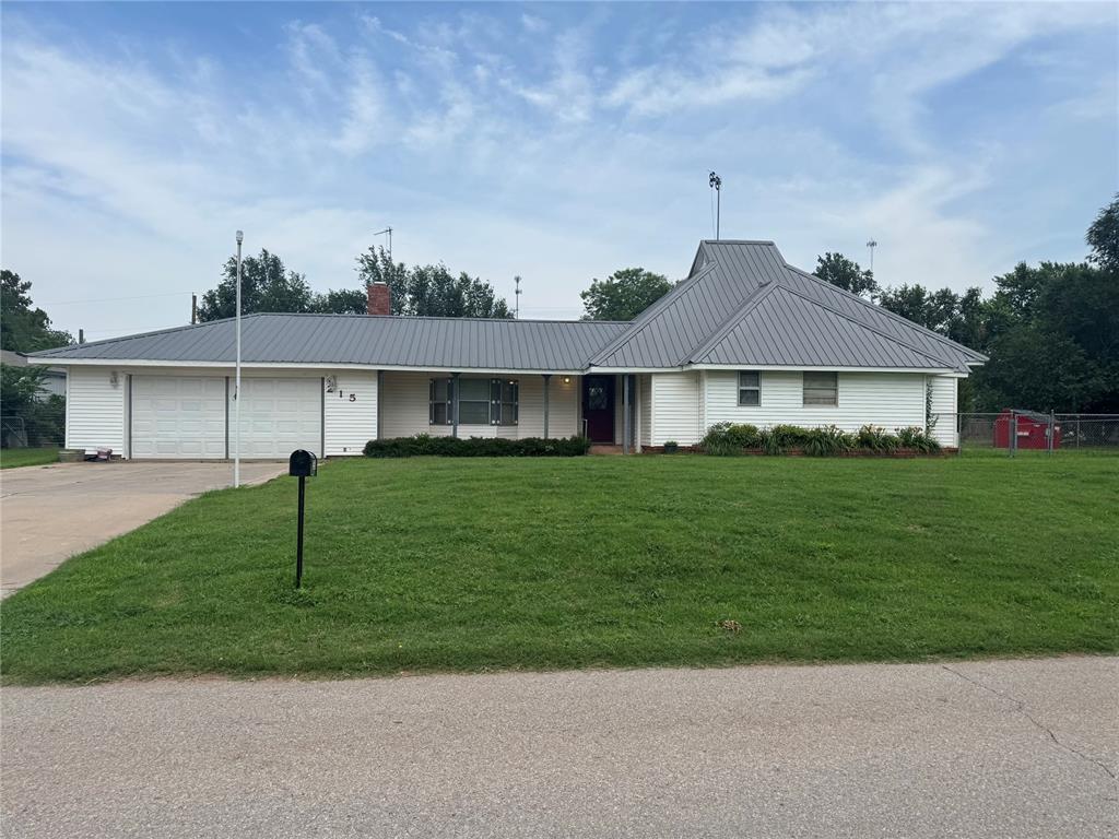 215 S 6th Street Property Photo 2