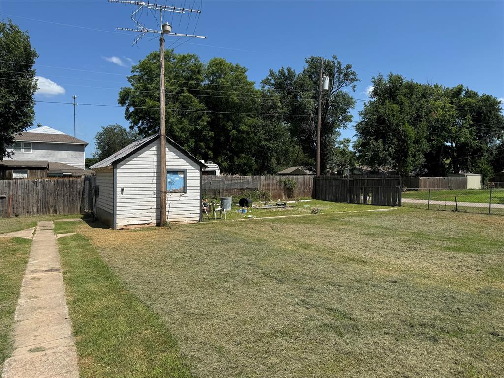 215 S 6th Street Property Photo 4