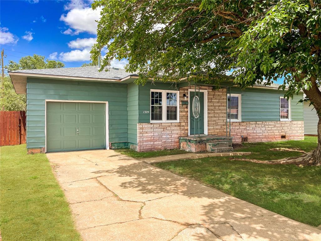 1329 E Spruce Street Property Photo 1