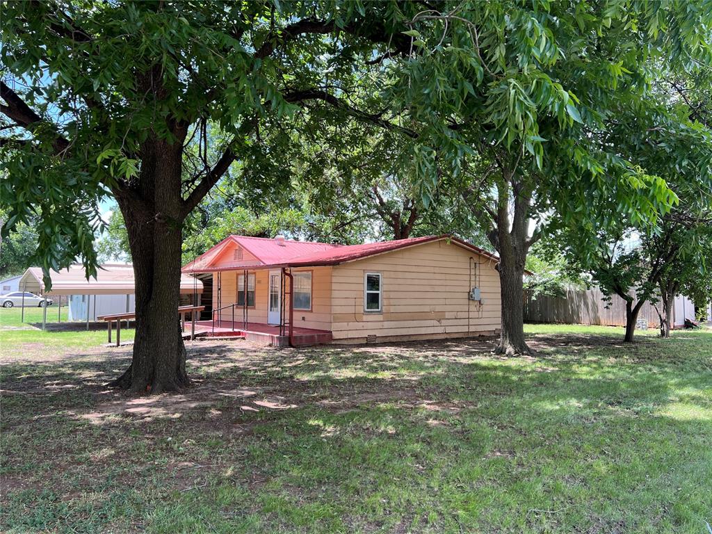 1605 N Oregon Avenue Property Photo 1