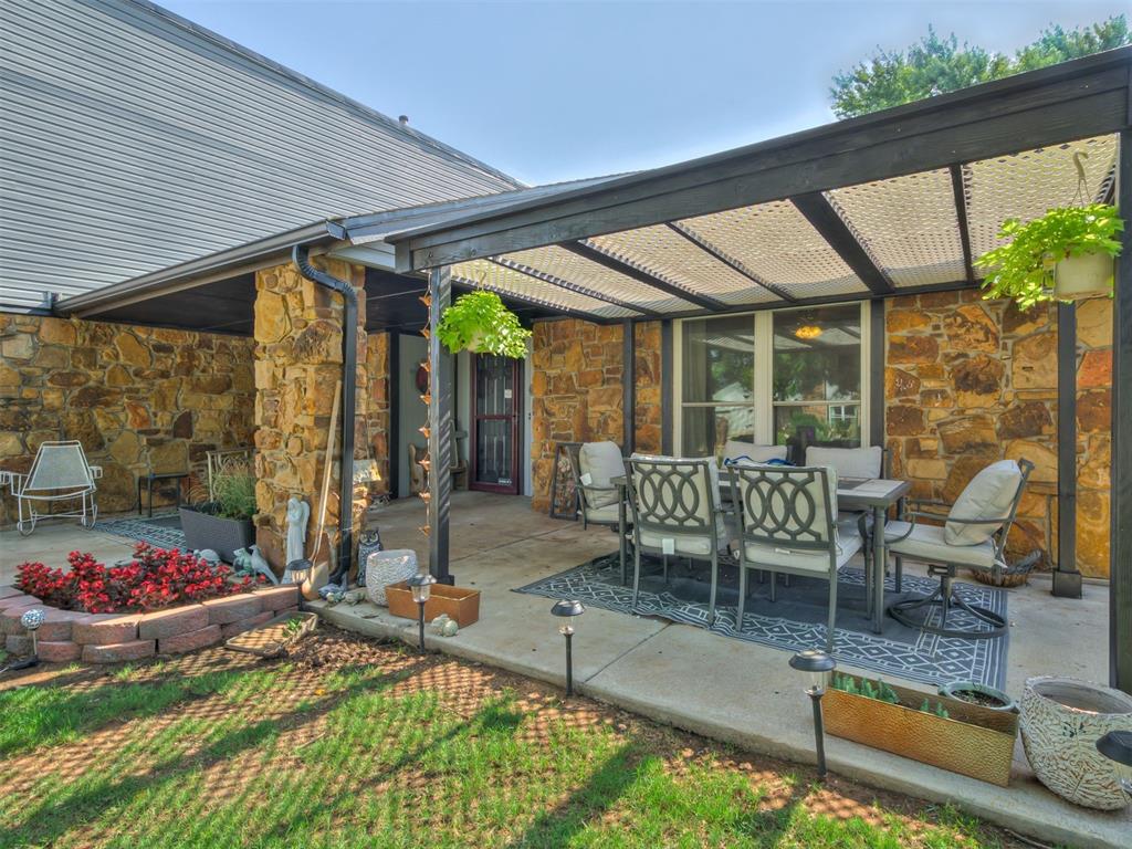 728 Westglen Drive Property Photo 1